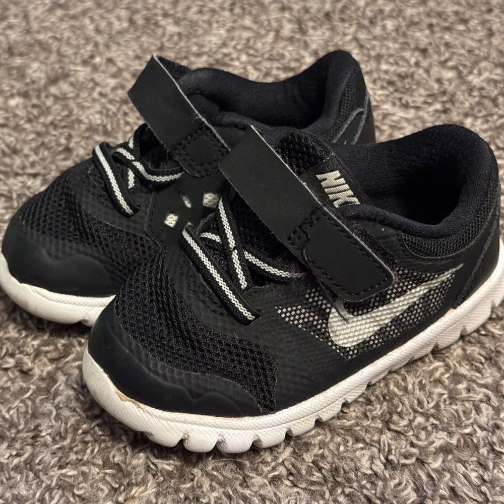 Nike Kids Black and White Velcro Sneakers